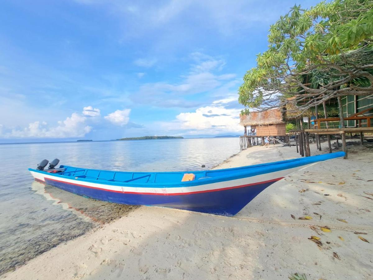 Coco Huts Guest House Waisai エクステリア 写真