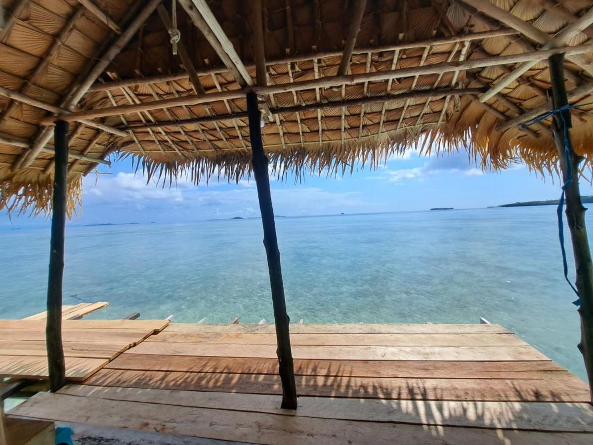 Coco Huts Guest House Waisai エクステリア 写真