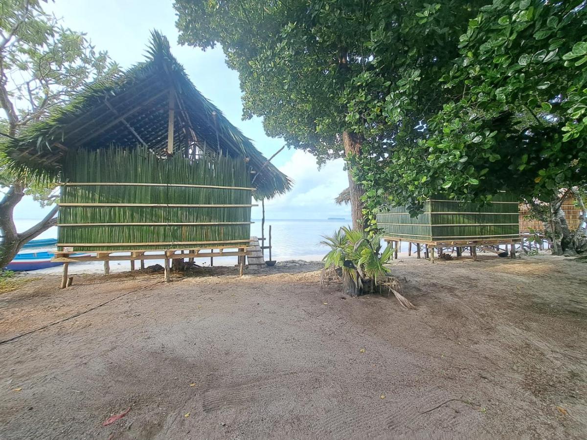 Coco Huts Guest House Waisai エクステリア 写真
