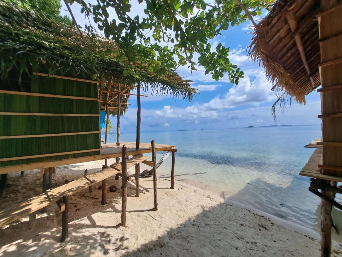 Coco Huts Guest House Waisai エクステリア 写真
