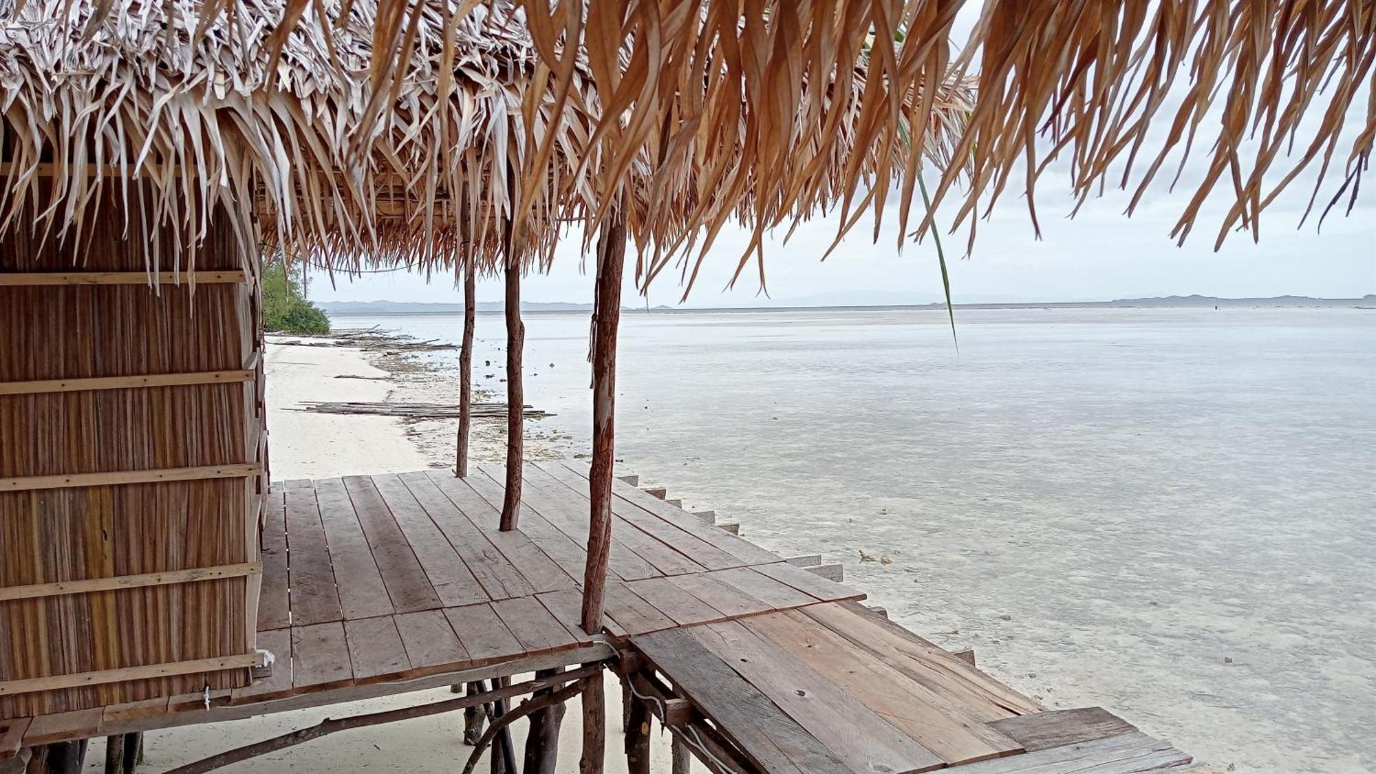 Coco Huts Guest House Waisai エクステリア 写真