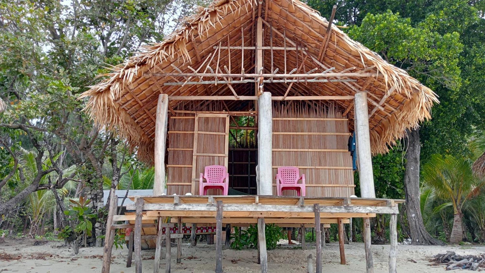 Coco Huts Guest House Waisai 部屋 写真